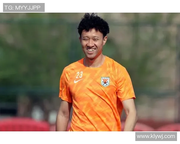 足球球星首次挑战中文 发音生疏但笑容满面展现可爱一面